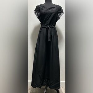 Formal Fashions Maxi Dress - 16 - Black - Used